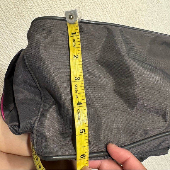 Rare KENNETH COLE Reaction Gray/Pink Nylon Travel/ Messenger Bag - Picture 6 of 7